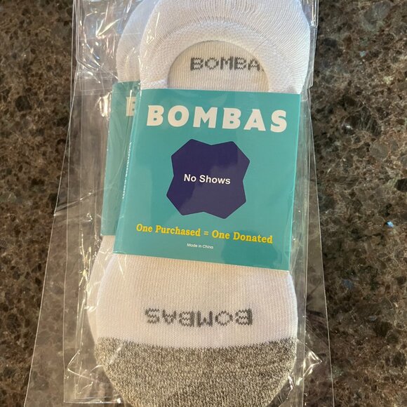 2 pairs Bombas Women's White Cushioned No Shows Socks Size Medium - Picture 2 of 4